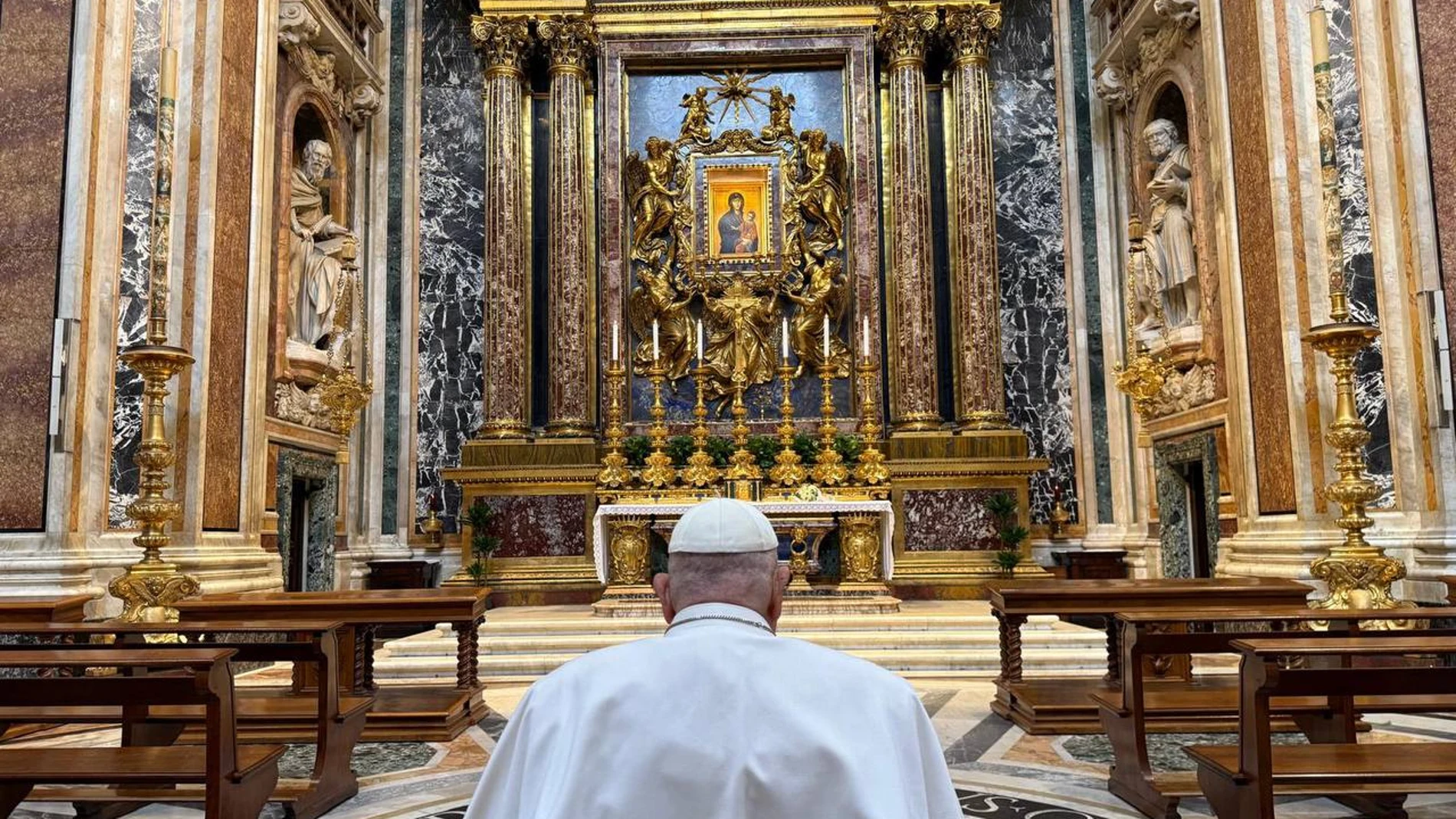 El papa Francisco volvió a salir de su residencia en el Vaticano El papa Francisco volvió a salir de su residencia en el Vaticano