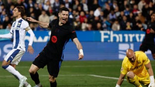 Lewandowski celebra el gol del Legan&eacute;s en propia puerta