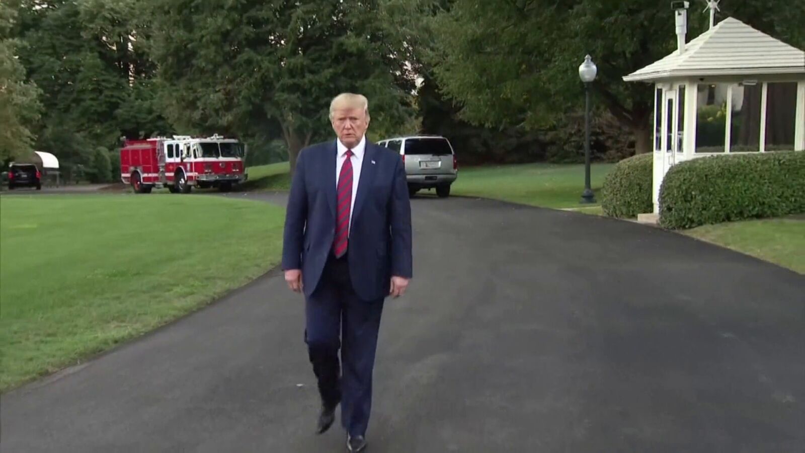 Trump eximirá de los aranceles recíprocos a teléfonos, ordenadores y chips