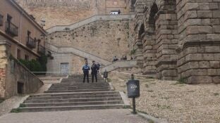 Fallece un hombre en Segovia tras precipitarse desde el mirador del Acueducto