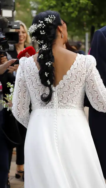 Vestido y peinado de novia de Triana Jiménez Vestido y peinado de novia de Triana Jiménez