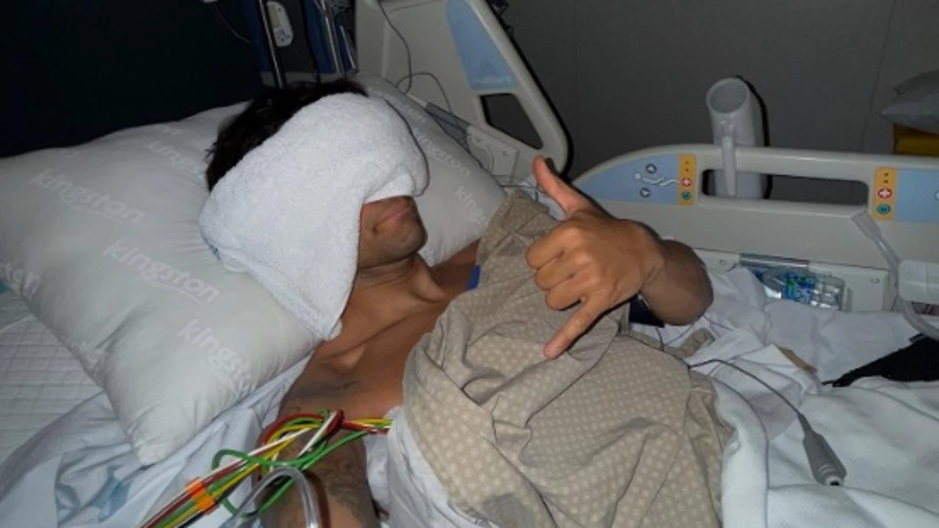 Jorge Martín, en la cama del hospital de Internacional Hamad Jorge Martín, en la cama del hospital de Internacional Hamad