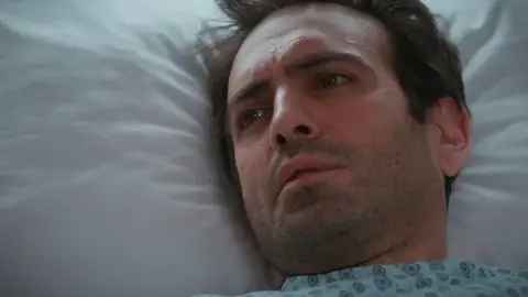 Evren despierta y Timur lo confronta con una verdad devastadora sobre Bahar: “La decepcionaste igual que yo” Evren despierta y Timur lo confronta con una verdad devastadora sobre Bahar: “La decepcionaste igual que yo”