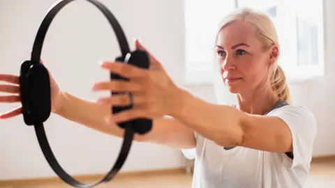 Mujer haciendo ejercicio Mujer haciendo ejercicio
