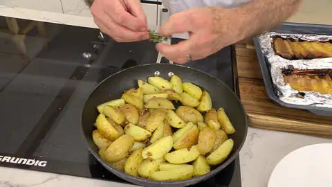 Patatas con ajo y orégano Patatas con ajo y orégano