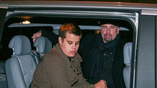 John Travolta junto a su hijo Jett en 2008
