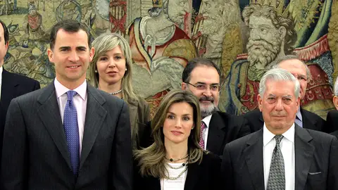 Felipe y Letizia se despiden de Mario Vargas Llosa: "El Olimpo de las letras universales le ha abierto su puertas"