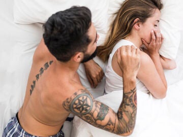 Una pareja en la cama