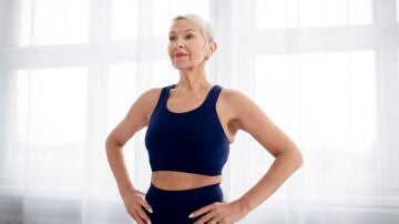 Mujer en edad madura vestida de deporte