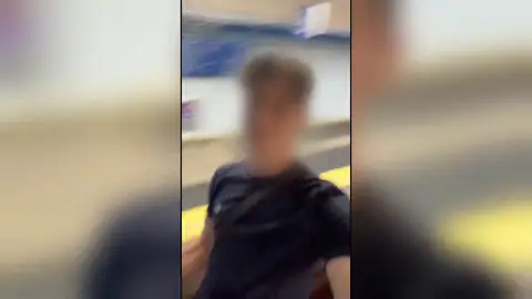 Joven en el Metro Joven en el Metro