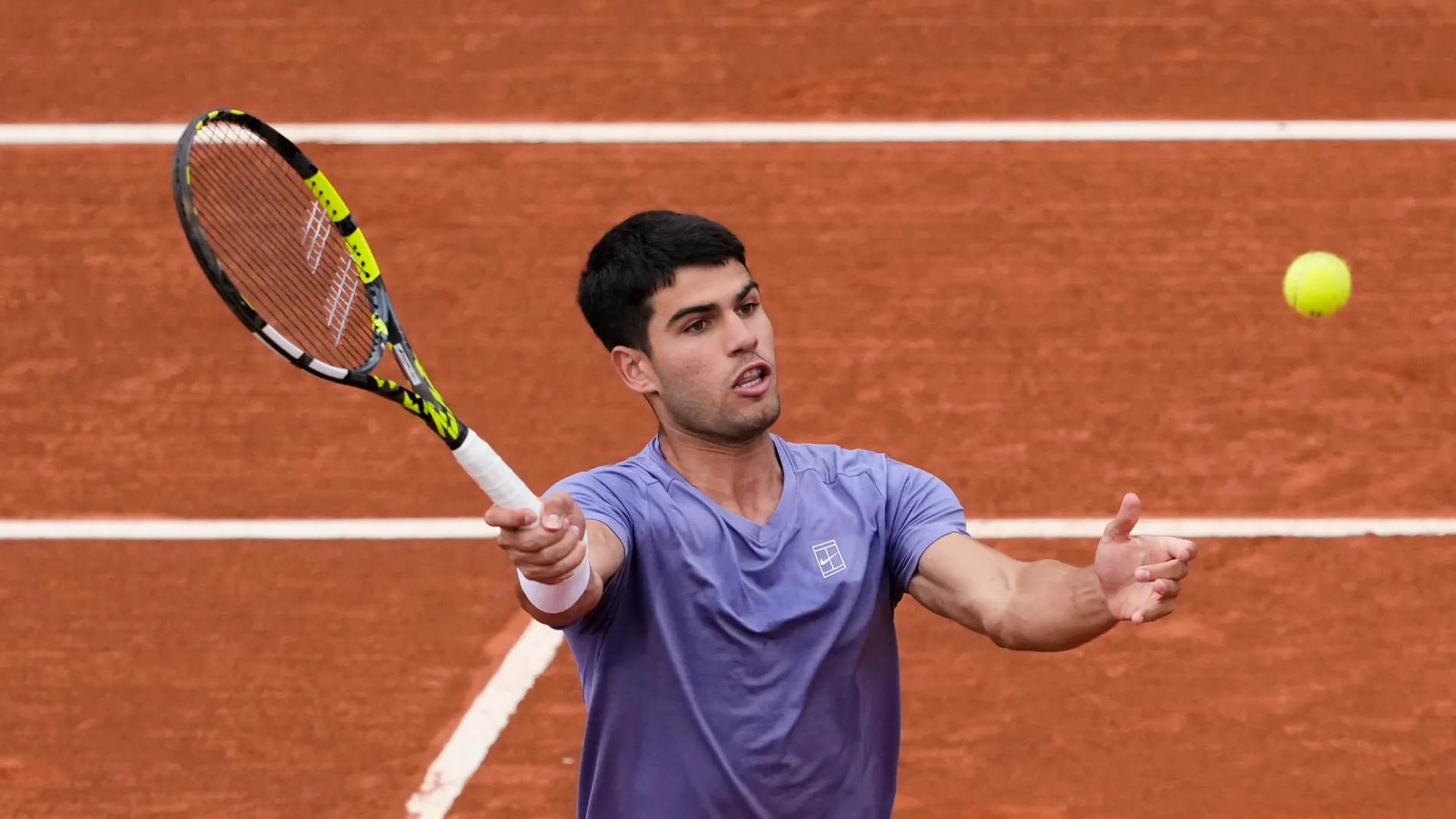 Alcaraz, en su debut en Barcelona ante Ethan Quinn Alcaraz, en su debut en Barcelona ante Ethan Quinn