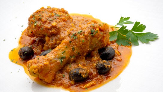 Pollo guisado con aceitunas negras