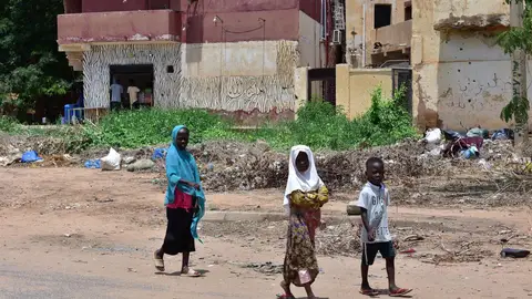 Sudán cumple dos años de guerra sumido en una de las mayores crisis humanitarias del mundo Sudán cumple dos años de guerra sumido en una de las mayores crisis humanitarias del mundo