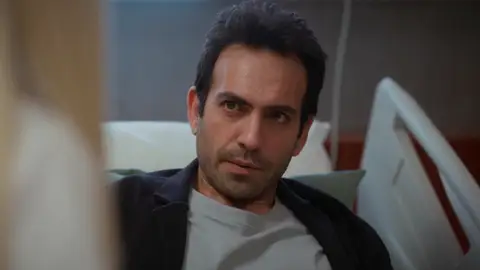 Evren se aleja de Süreyya tras quedar expuesto ante Bahar Evren se aleja de Süreyya tras quedar expuesto ante Bahar