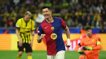 Lewandowski celebra el gol en propia del Dortmund Lewandowski celebra el gol en propia del Dortmund