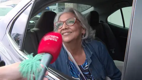 Charo Vega en un coche Charo Vega en un coche