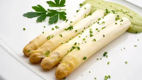 Espárragos frescos en papillote Espárragos frescos en papillote