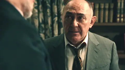 Damián accede a la petición de Begoña y acoge al doctor Herrera en su casa Damián accede a la petición de Begoña y acoge al doctor Herrera en su casa