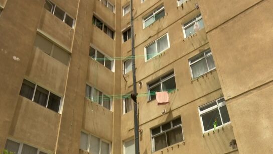 El edificio desde donde se precipit&oacute;