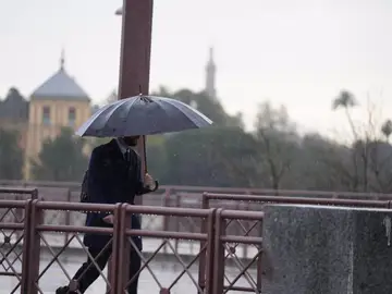 Lluvias, viento, olas y nieve ponen en aviso a una quincena de provincias y Melilla Lluvias, viento, olas y nieve ponen en aviso a una quincena de provincias y Melilla