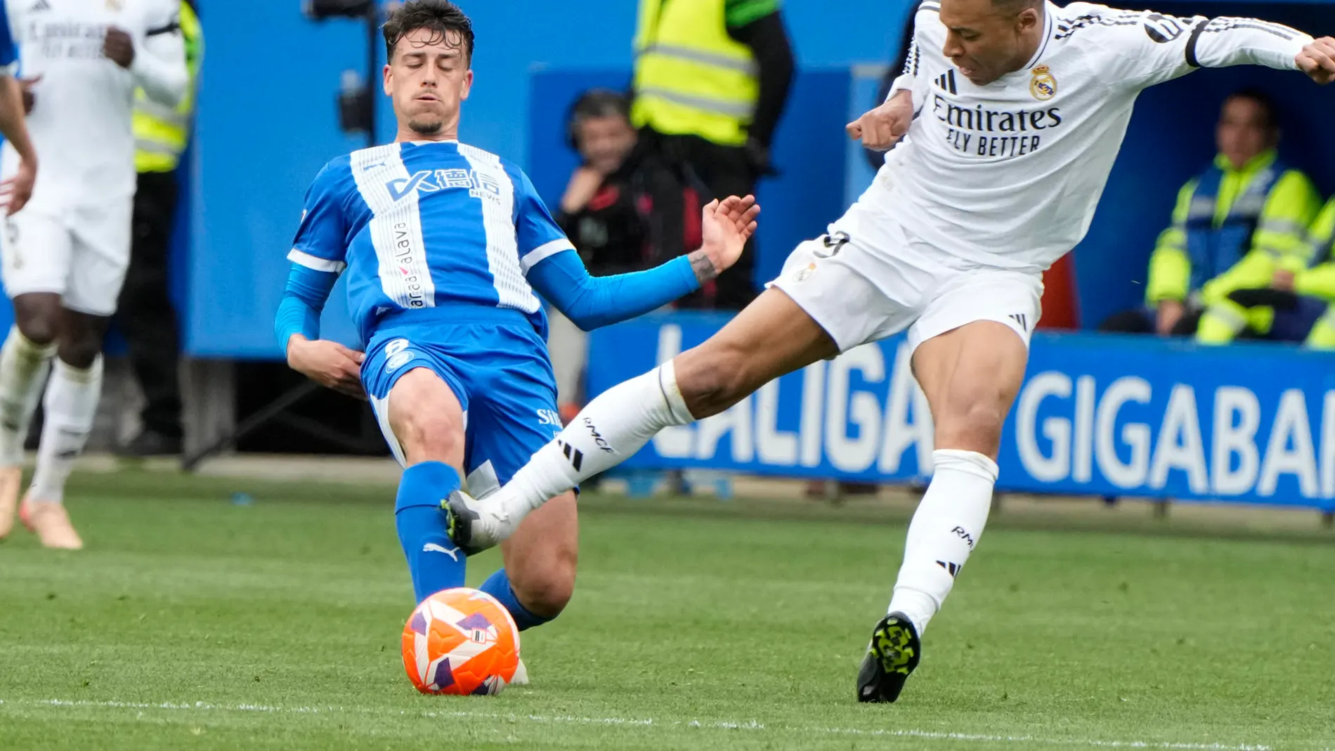 La entrada de Mbappé a Antonio Blanco La entrada de Mbappé a Antonio Blanco