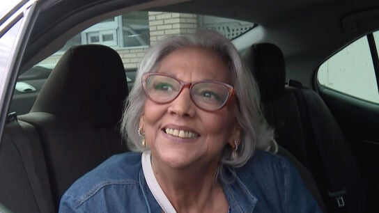 Charo Vega en un coche