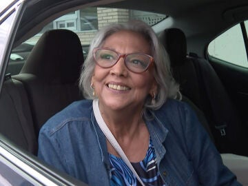 Charo Vega en un coche