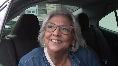 Charo Vega en un coche Charo Vega en un coche