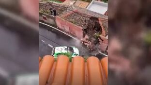 Momento de impacto de Yeray Lemes contra la fachada de una casa