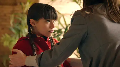María consigue alejar a Julia de Begoña María consigue alejar a Julia de Begoña