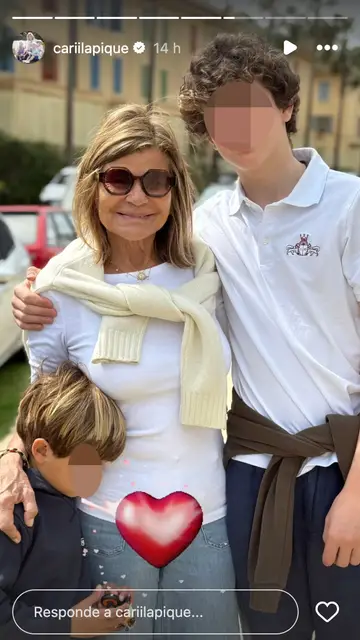 Cari Lapique con sus nietos en Semana Santa Cari Lapique con sus nietos en Semana Santa