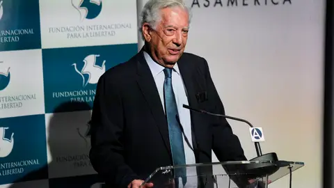 Mario Vargas Llosa fallece a los 89 años Mario Vargas Llosa asiste a una conferencia en la Casa de América, a 05 de marzo de 2022, en Madrid (España). 07 MARZO 2022;ANTONIO BANDERAS;MARIO VARGAS LLOSA;JESÚS DOMÍNGUEZ;CATEGORY_CODE_SHO Jesús Domínguez 14/04/2025
