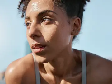 Mujer sudando Mujer sudando