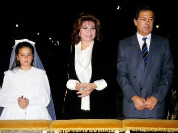Rocio jurado, Pedro carrasco y su hija Rocío Carrasco durante el dia de su primera comunión Rocio jurado, Pedro carrasco y su hija Rocío Carrasco durante el dia de su primera comunión