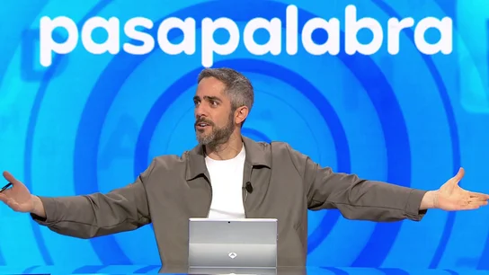 Roberto Leal bromea con el truco de los espectadores para acertar las 25 respuestas de El Rosco Roberto Leal bromea con el truco de los espectadores para acertar las 25 respuestas de El Rosco