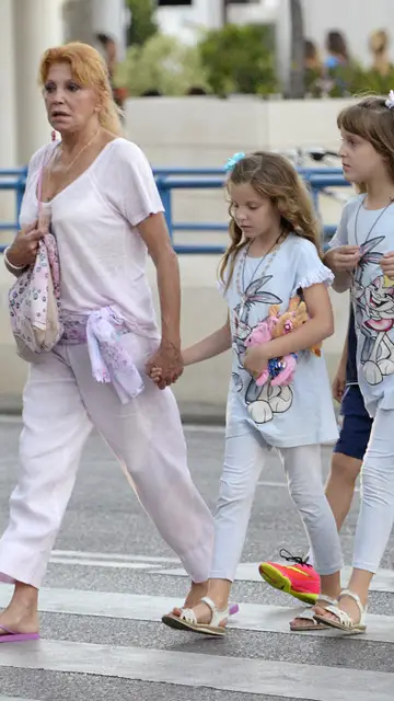 Tita Cervera y sus hijas, Carmen y Sabina, en una imagen de 2014 Tita Cervera y sus hijas, Carmen y Sabina, en una imagen de 2014