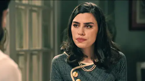 María se derrumba y le acaba confesando a Raúl que su matrimonio con Andrés está roto María se derrumba y le acaba confesando a Raúl que su matrimonio con Andrés está roto