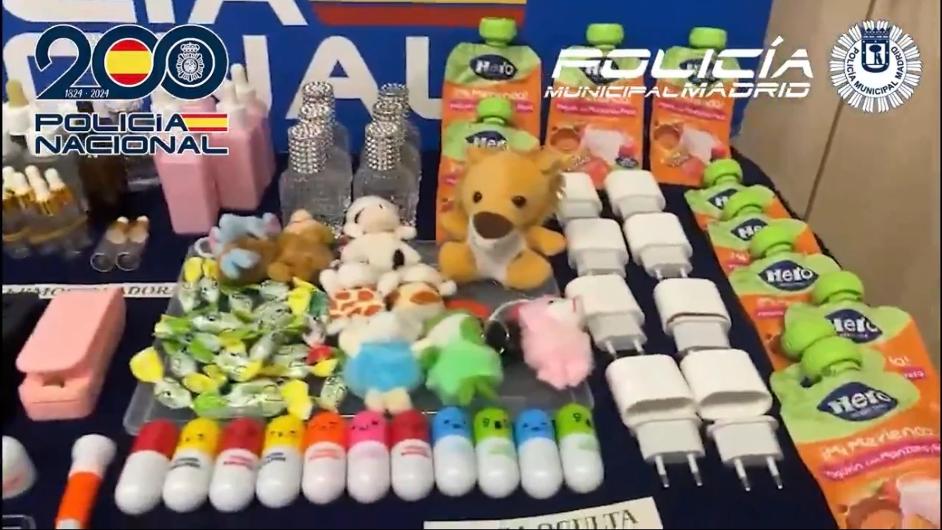 Desmantelan una 'narcojuguetería' en Madrid: escondían la droga en peluches y caramelos Desmantelan una 'narcojuguetería' en Madrid: escondían la droga en peluches y caramelos