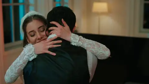Novia a la fuga en la serie, pareja en la vida real: el gran giro de Suna y Abidin que emociona a todos Novia a la fuga en la serie, pareja en la vida real: el gran giro de Suna y Abidin que emociona a todos
