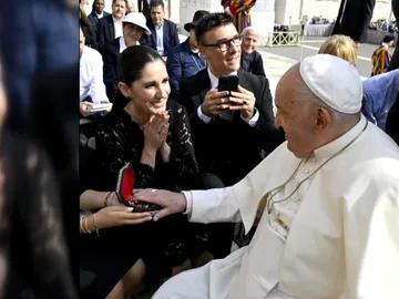 Diana Navarro con el papa Diana Navarro con el papa