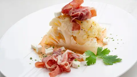 Karlos Arguiñano: receta facilísima y sensacional de coliflor asada Karlos Arguiñano: receta facilísima y sensacional de coliflor asada