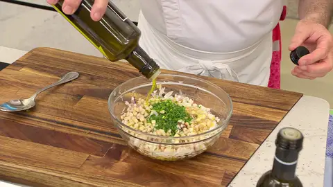 Mezcla todo bien y deja que repose un poco Mezcla todo bien y deja que repose un poco