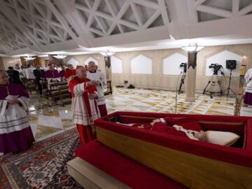 Primera imagen del papa Francisco fallecido