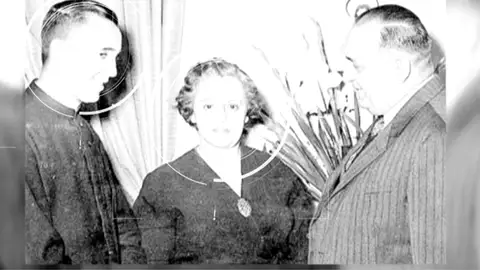 La historia oculta de amor del papa Francisco Antena3 Noticias