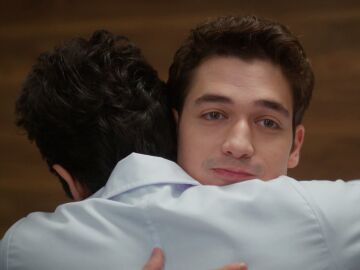 Uras se reconcilia con Evren y le muestra su apoyo: &ldquo;Eres un m&eacute;dico ejemplar&rdquo;