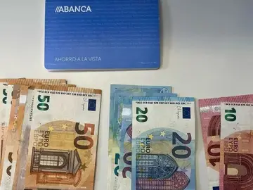 Un repartidor encuentra en Poio 600 euros y los lleva a la policía Un repartidor encuentra en Poio 600 euros y los lleva a la policía