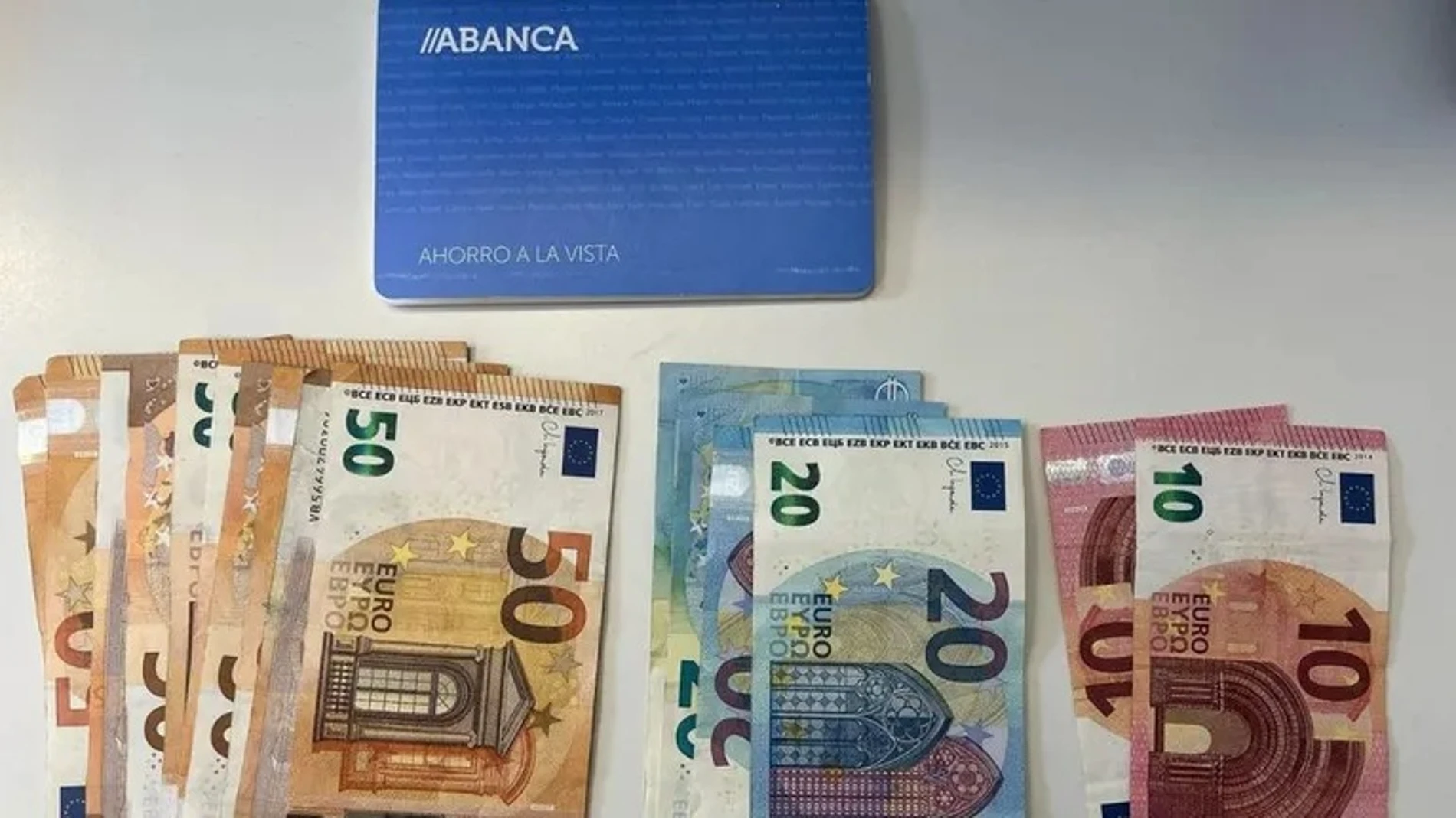 Un repartidor encuentra en Poio 600 euros y los lleva a la policía Un repartidor encuentra en Poio 600 euros y los lleva a la policía