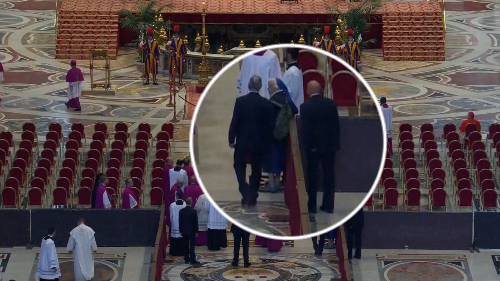 ¿Quién es la monja argentina que se ha saltado el protocolo en la capilla ardiente del papa Francisco?