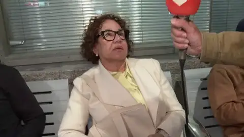 Le cobran 5 euros por hacer pis en una botella: la insólita historia de una mujer atrapada durante el apagón eléctrico Le cobran 5 euros por hacer pis en una botella: la insólita historia de una mujer atrapada durante el apagón eléctrico