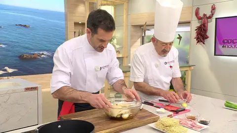 Deja marinando los ingredientes Deja marinando los ingredientes